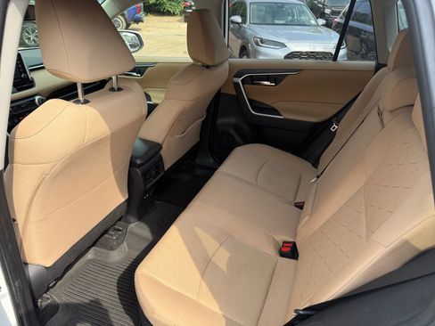 Used 2021 Toyota RAV4 XLE w/ Convenience Package AWD/4WD image 17