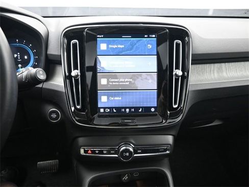 Used 2025 Volvo XC40 B5 Plus image 11
