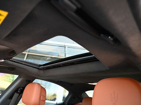 Used 2022 Maserati Ghibli Modena Q4 AWD/4WD image 33