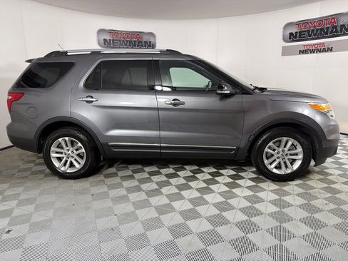 Used 2014 Ford Explorer XLT w/ Equipment Group 202A image 4