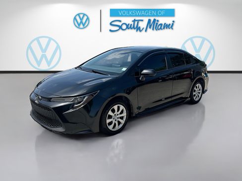 Used 2022 Toyota Corolla LE FWD image 3