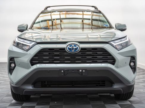 Used 2022 Toyota RAV4 XLE Premium AWD/4WD image 2