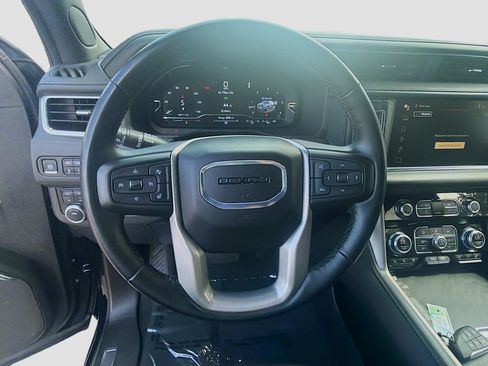 Used 2024 GMC Yukon XL Denali AWD/4WD image 10
