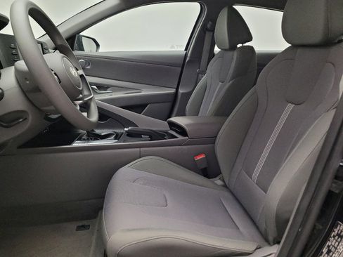 Used 2025 Hyundai Elantra SE FWD image 17