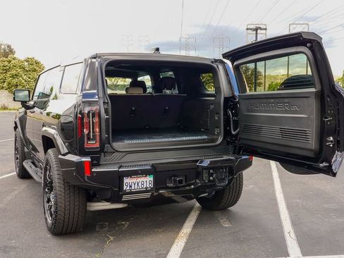 Used 2026 GMC Hummer EV SUV w/ LPO, Dark Essentials Package AWD/4WD image 11