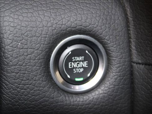 Used 2024 GMC Yukon XL Denali image 28