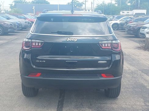 Used 2025 Jeep Compass Latitude AWD/4WD image 6