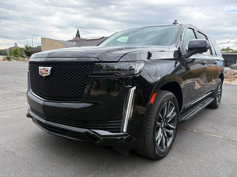 Certified 2023 Cadillac Escalade ESV Sport AWD/4WD image 13