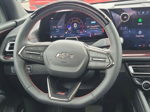 Used 2024 Chevrolet Traverse RS image 29