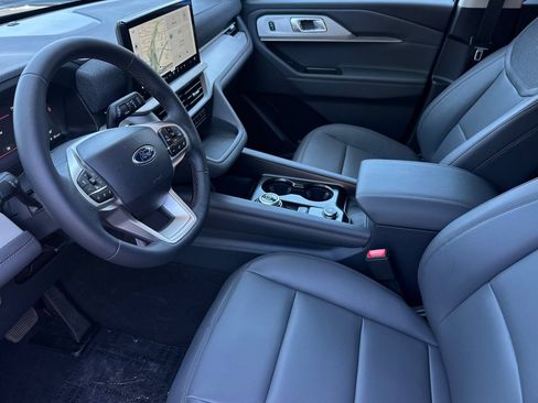 New 2026 Ford Explorer Active w/ Active Comfort Package RWD image 9