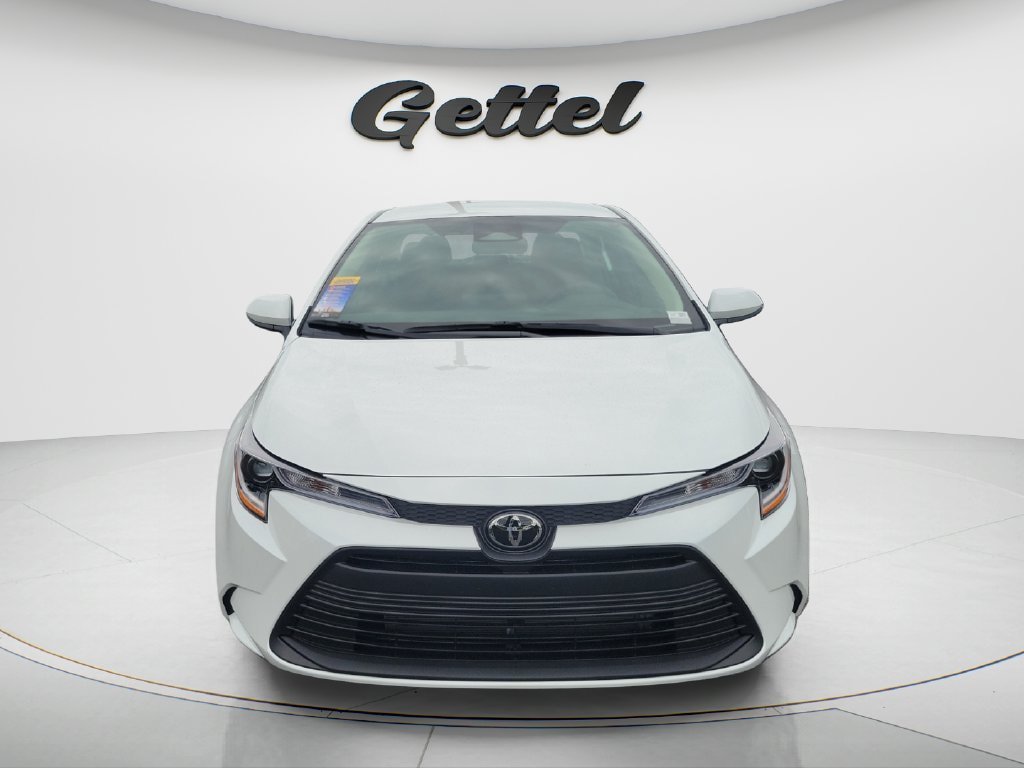 New 2027 Toyota Corolla LE FWD image 2