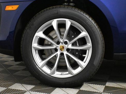 Used 2025 Porsche Macan AWD/4WD image 13