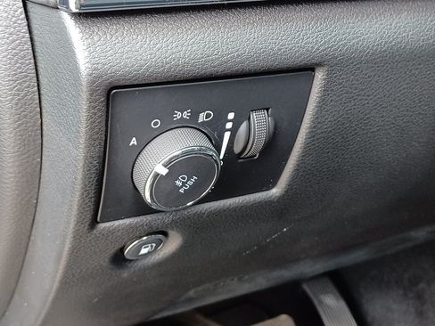 Used 2021 Jeep Grand Cherokee Limited AWD/4WD image 9