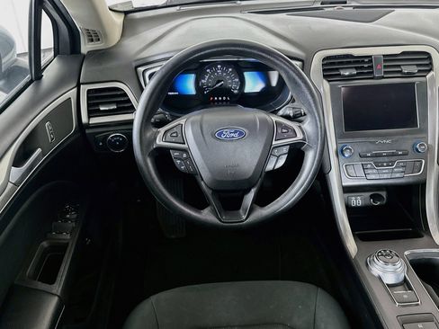 Used 2020 Ford Fusion SE FWD image 18