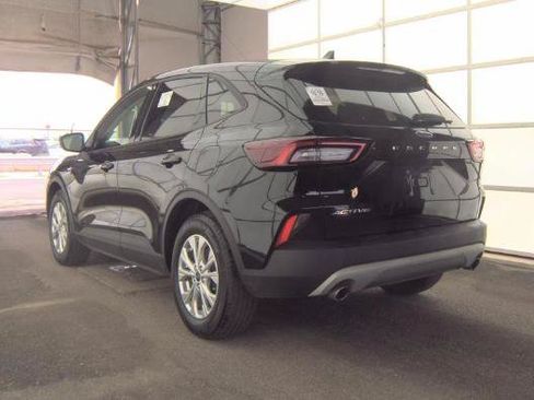 Used 2025 Ford Escape Active w/ Cold Weather Package FWD image 2