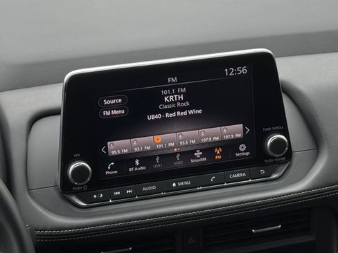 Used 2025 Nissan Rogue SV image 17