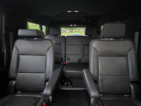 Used 2021 Chevrolet Suburban High Country AWD/4WD image 21