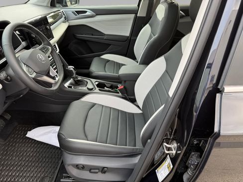 New 2025 Volkswagen Taos SEL image 15