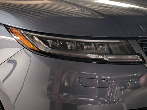 New 2026 Land Rover Range Rover Sport Dynamic SE AWD/4WD image 9