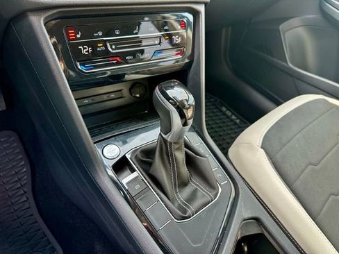 Used 2025 Volkswagen Taos SE image 29