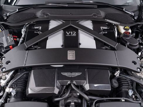 Used 2025 Aston Martin Vanquish RWD image 39