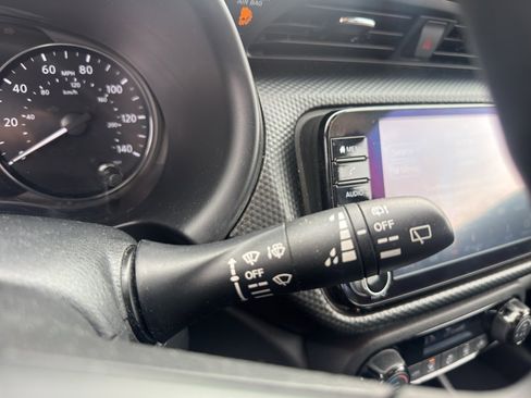 Used 2022 Nissan Kicks SV image 27