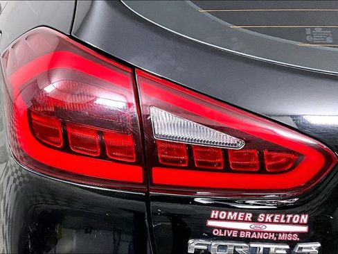 Used 2017 Kia Forte EX image 28