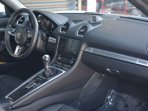 Certified 2024 Porsche 718 Boxster RWD image 28