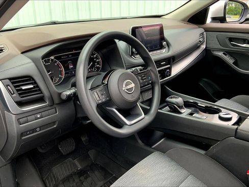 Used 2023 Nissan Rogue SV image 13