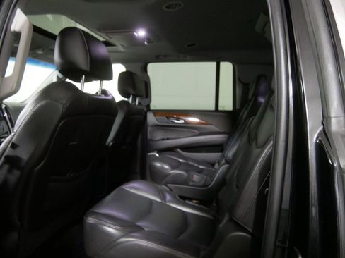 Used 2018 Cadillac Escalade ESV Luxury AWD/4WD image 23
