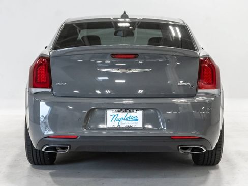 Used 2018 Chrysler 300 S w/ 300S Premium Group AWD/4WD image 30
