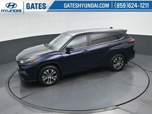Used 2023 Toyota Highlander XLE image 55