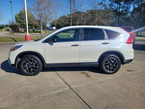 Used 2016 Honda CR-V SE image 2