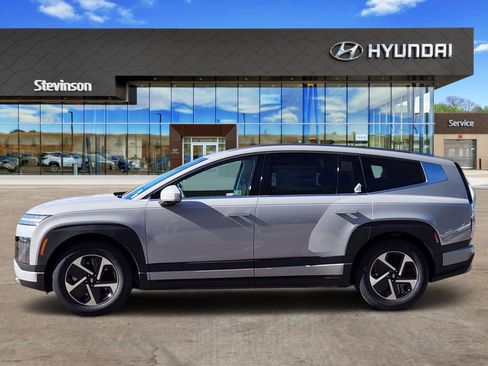 New 2026 Hyundai Ioniq 9 SE image 2