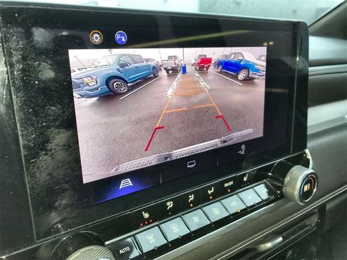 Used 2024 Chevrolet Colorado LT image 17