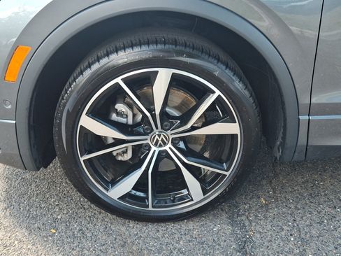 Certified 2024 Volkswagen Tiguan SEL R-Line AWD/4WD image 9