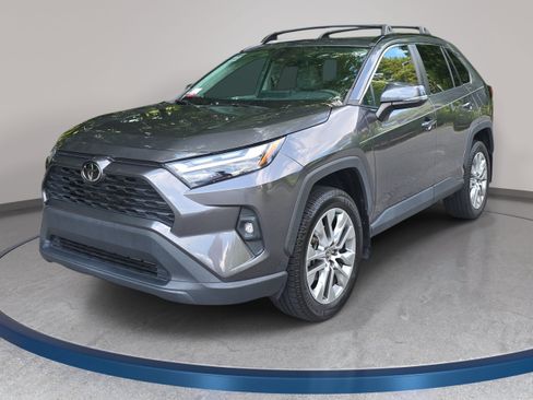 Used 2022 Toyota RAV4 XLE Premium FWD image 2