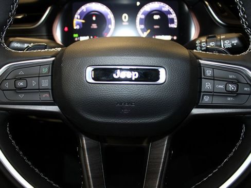 New 2025 Jeep Grand Cherokee Limited w/ Luxury Tech Group II image 11