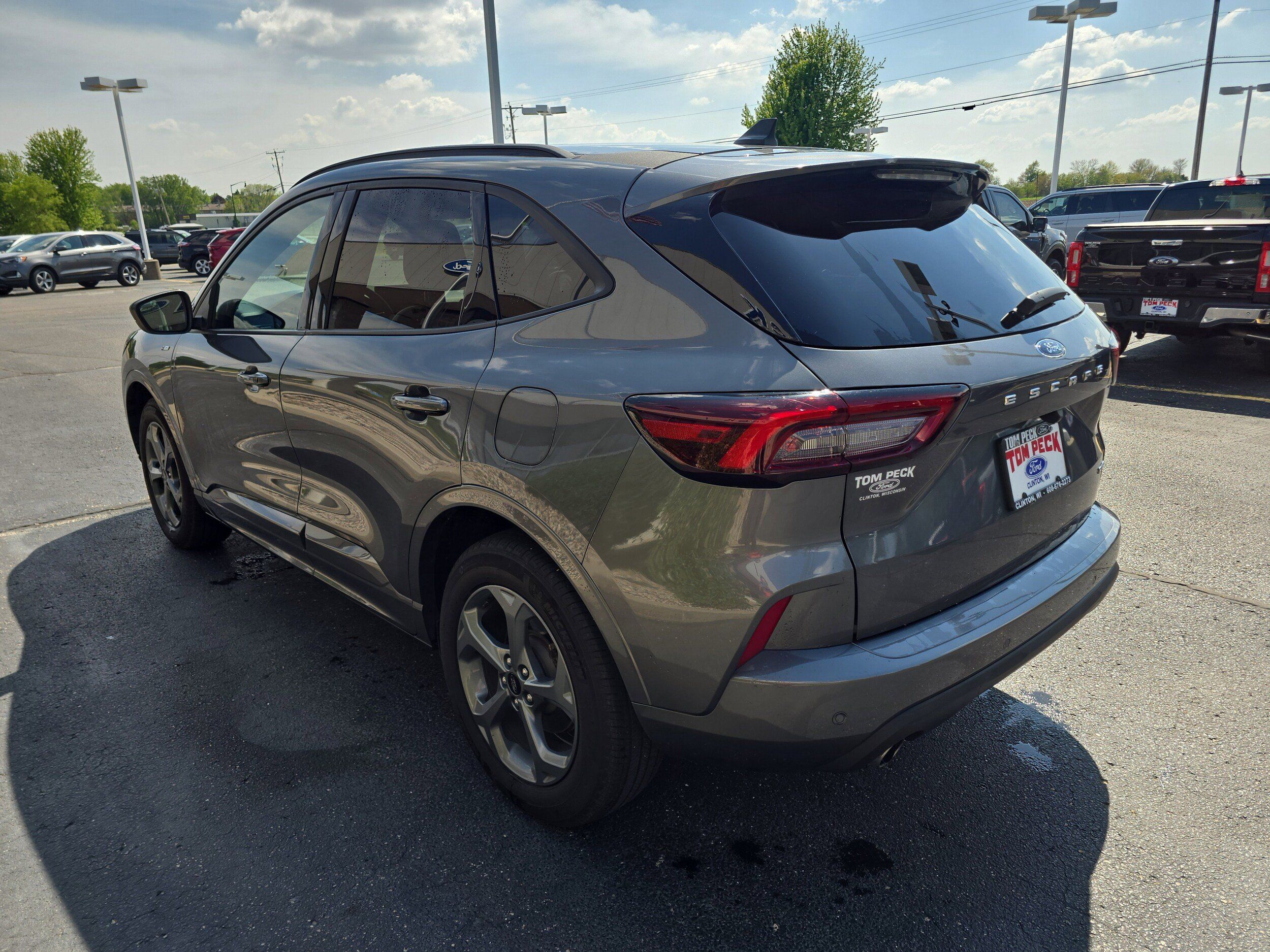 Used 2023 Ford Escape ST-Line w/ Tech Pack #1 AWD/4WD image 3