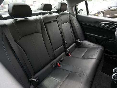 Used 2017 Alfa Romeo Giulia AWD image 29
