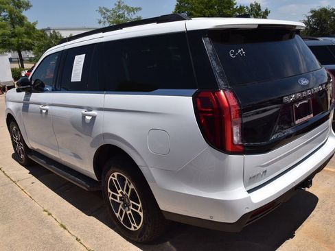 Certified 2025 Ford Expedition Active AWD/4WD image 9