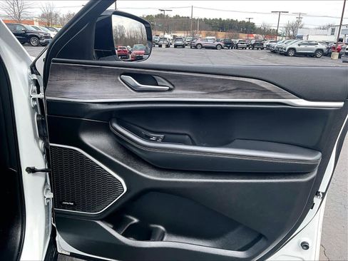 Used 2022 Jeep Grand Cherokee L Limited image 12