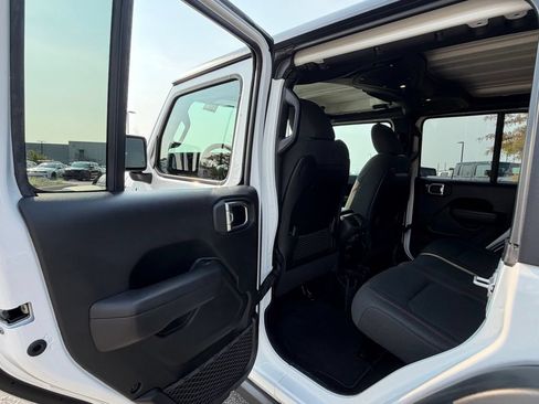 Used 2026 Jeep Wrangler Unlimited Rubicon AWD/4WD image 21