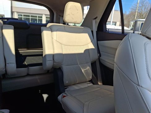 Certified 2021 Ford Explorer Platinum w/ Premium Technology Package image 20