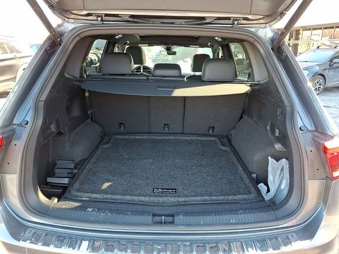 Used 2024 Volkswagen Tiguan SEL R-Line image 28