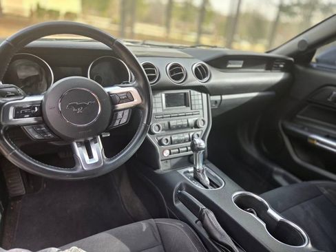 Used 2018 Ford Mustang Coupe image 9