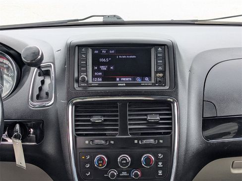 Used 2019 Dodge Grand Caravan SXT image 18