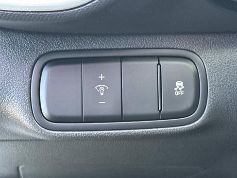 Used 2025 Hyundai Venue SEL FWD image 22