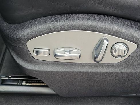 Certified 2025 Porsche Macan AWD/4WD image 29