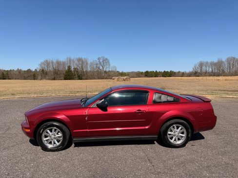 Used 2007 Ford Mustang Coupe image 2
